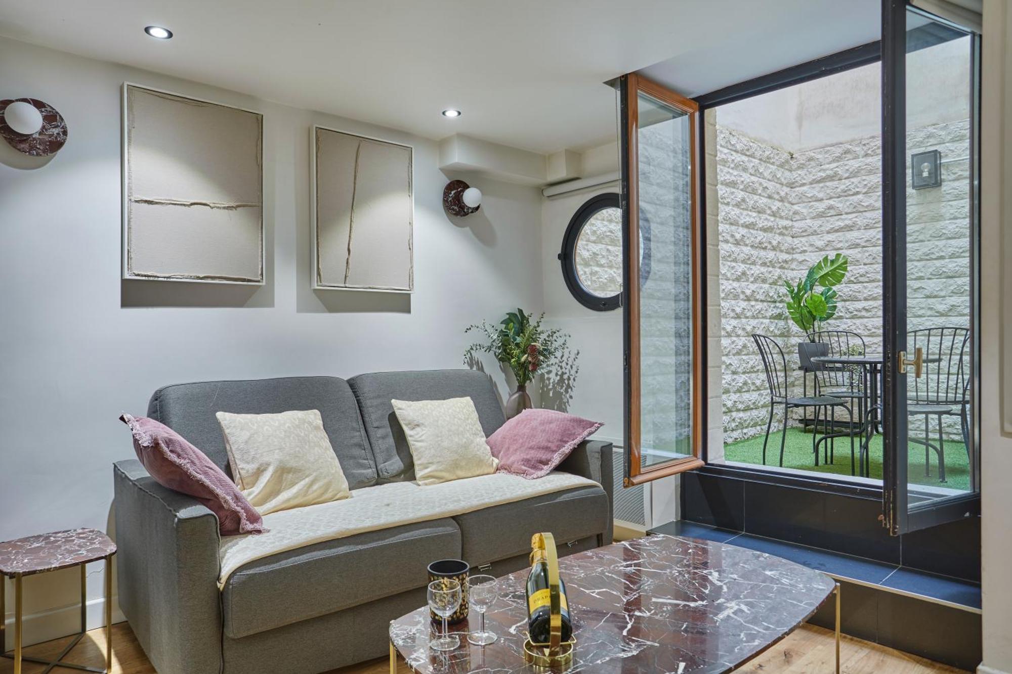 Apartment St Honore By Studio Prestige Paris Exterior photo