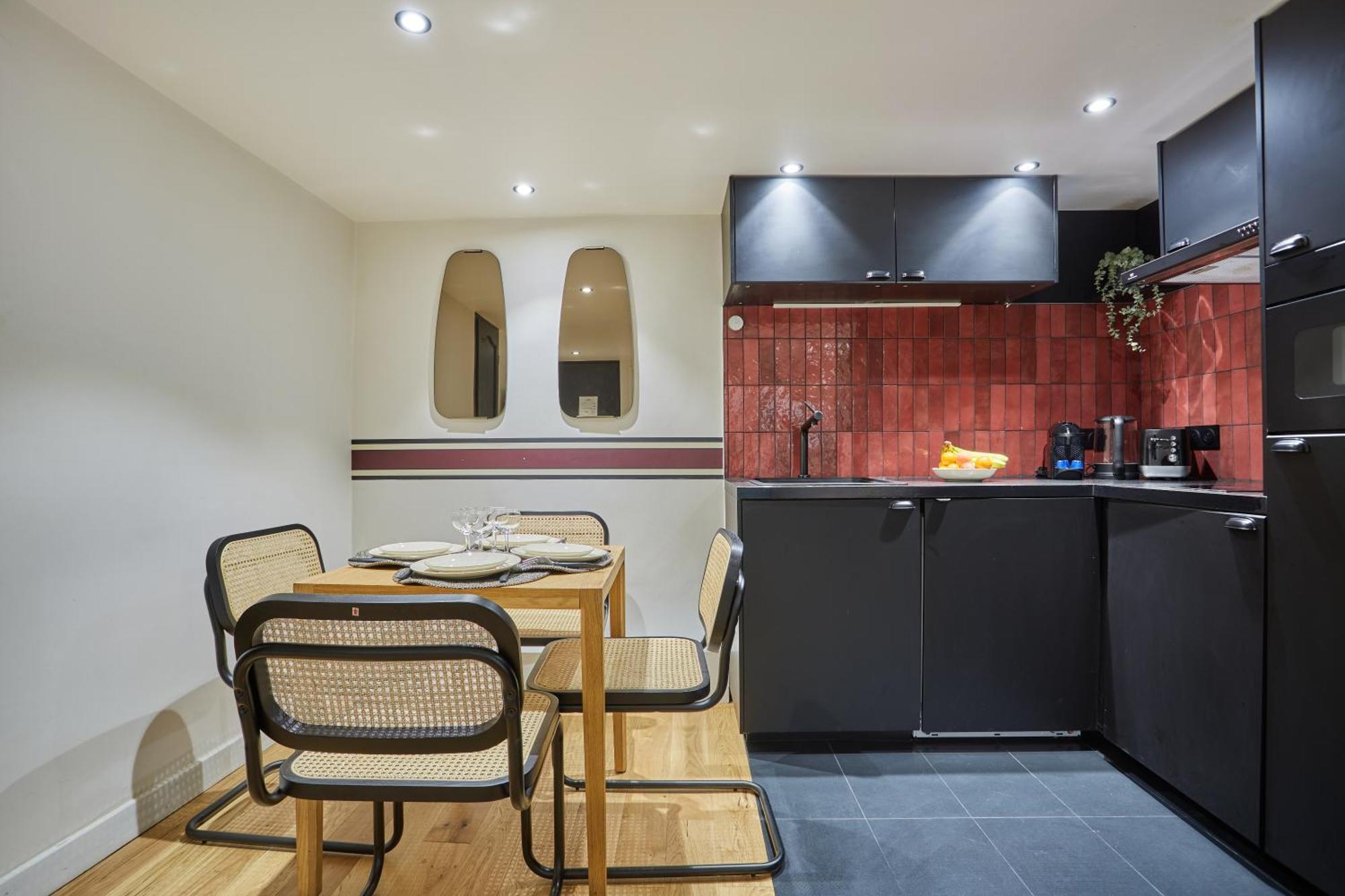 Apartment St Honore By Studio Prestige Paris Exterior photo